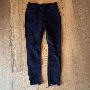 Levi’s 721 High Rise Skinny / size 28 / Black Distressed jeans